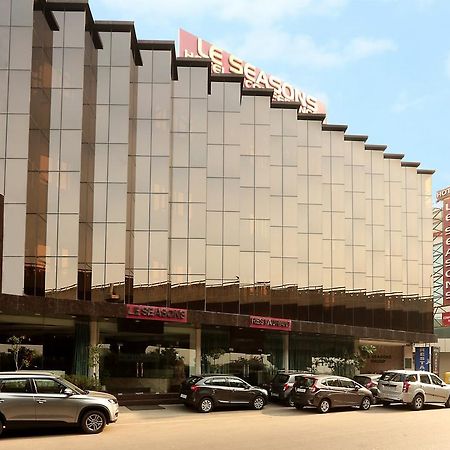 Airport Hotel Le Seasons Ню Делхи Екстериор снимка