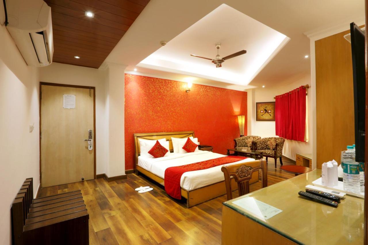 Airport Hotel Le Seasons Ню Делхи Екстериор снимка