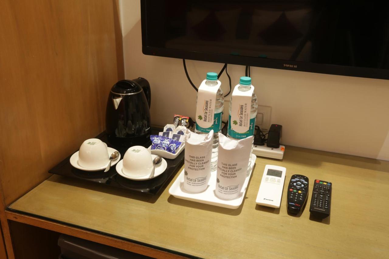 Airport Hotel Le Seasons Ню Делхи Екстериор снимка