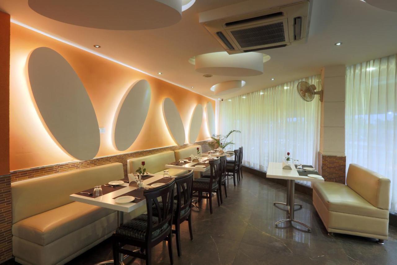 Airport Hotel Le Seasons Ню Делхи Екстериор снимка