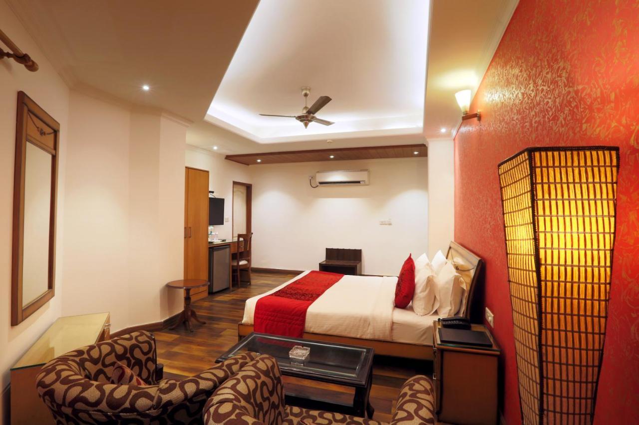 Airport Hotel Le Seasons Ню Делхи Екстериор снимка