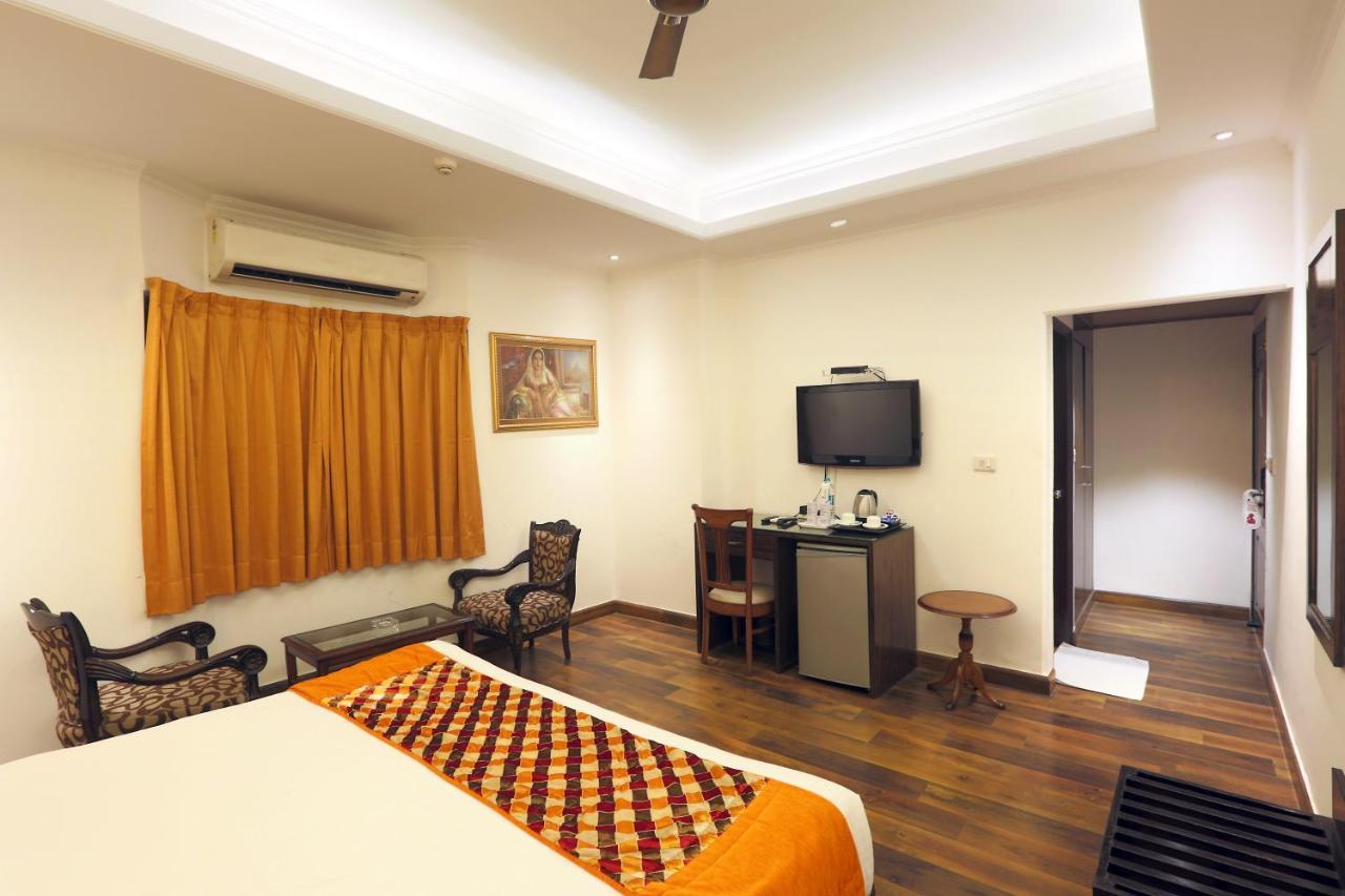 Airport Hotel Le Seasons Ню Делхи Екстериор снимка