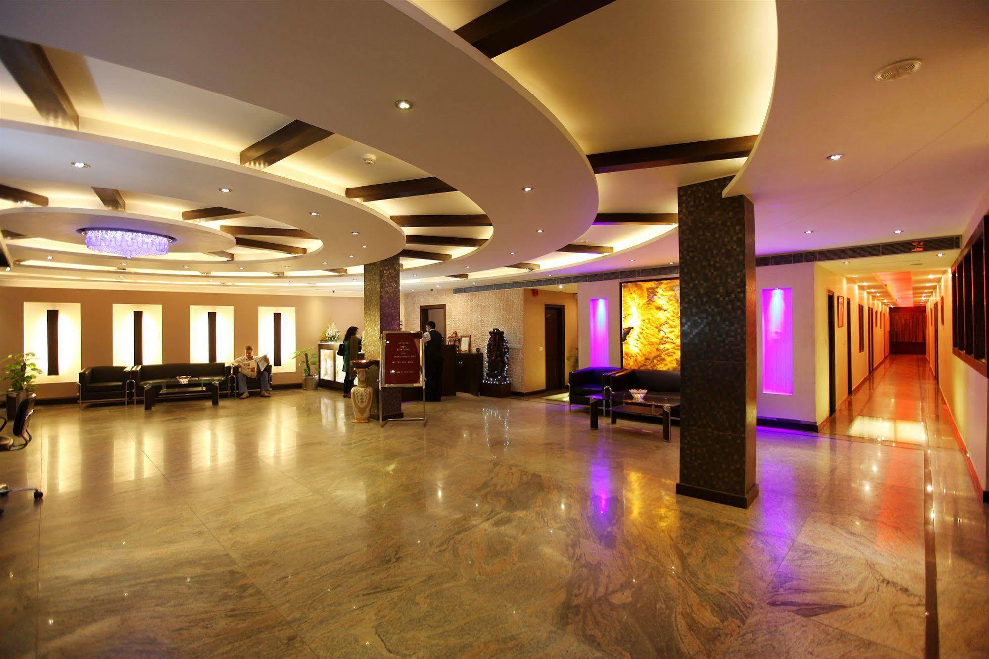 Airport Hotel Le Seasons Ню Делхи Екстериор снимка